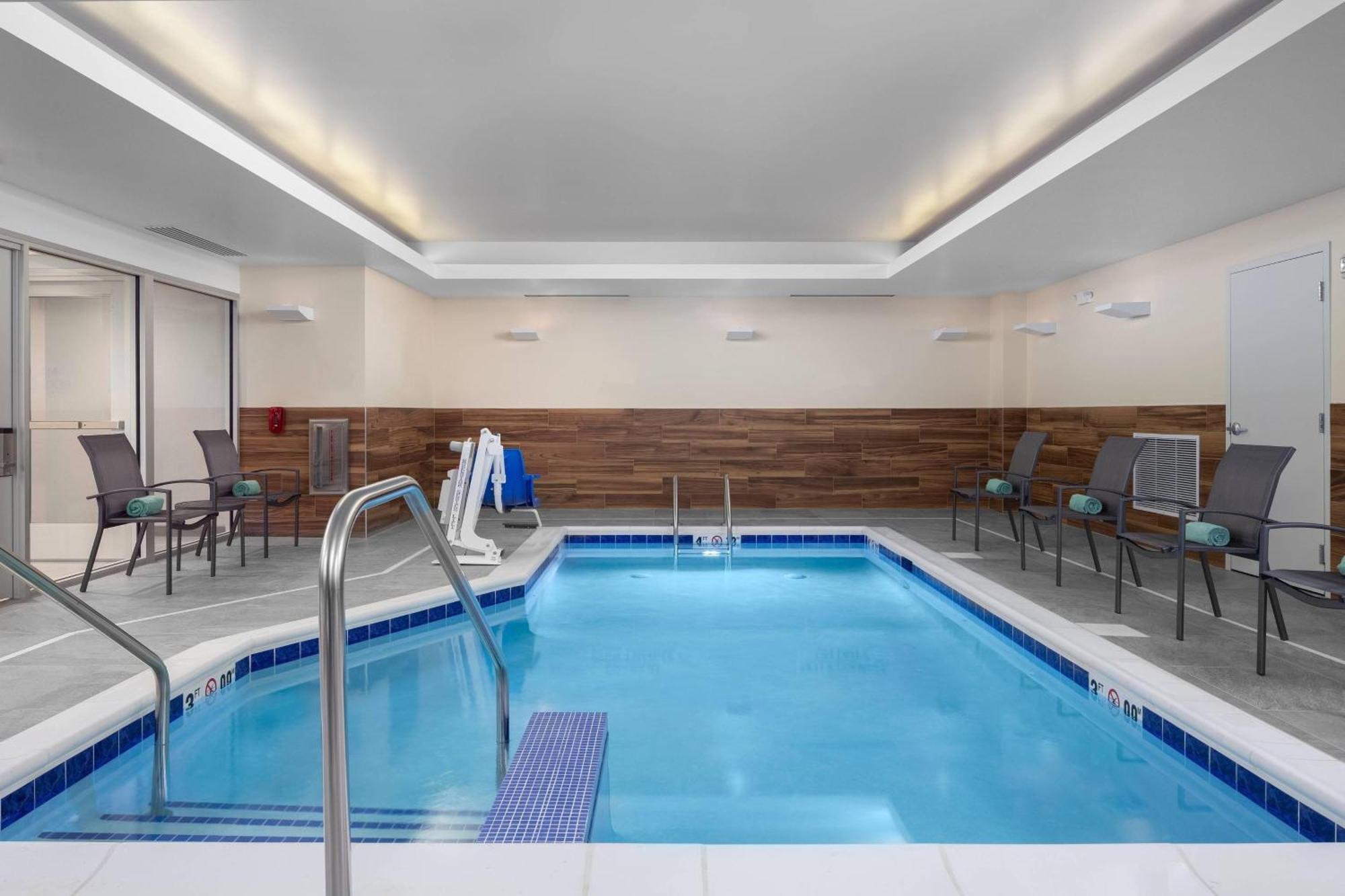 Fairfield Inn & Suites By Marriott Kenosha Pleasant Prairie Bagian luar foto